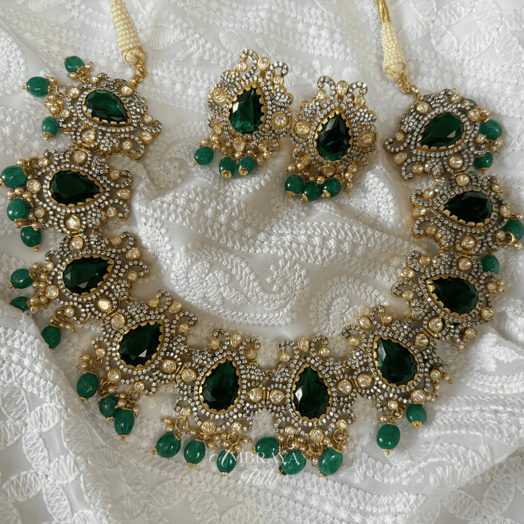 Vanmayi Necklace Set - Ambraya Polki