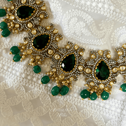 Vanmayi Necklace Set - Ambraya Polki